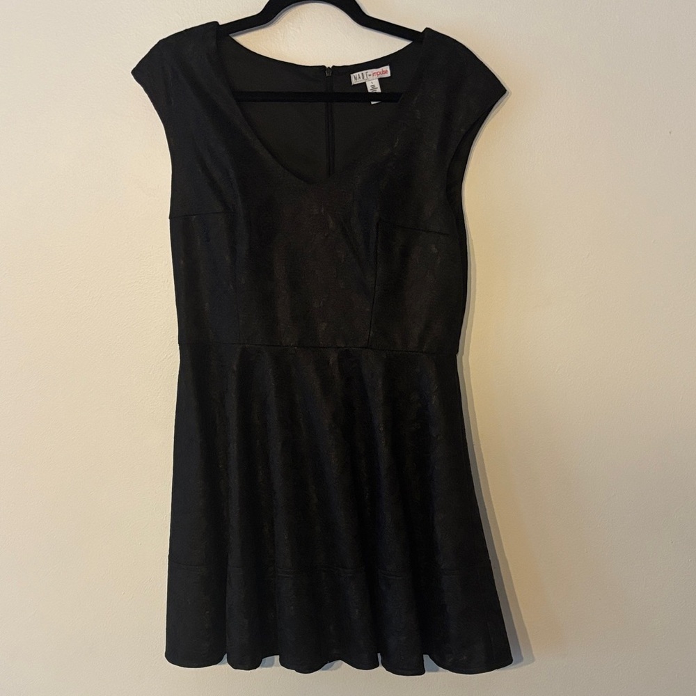 Elegant Black Lace Mini Dress with Cap Sleeves